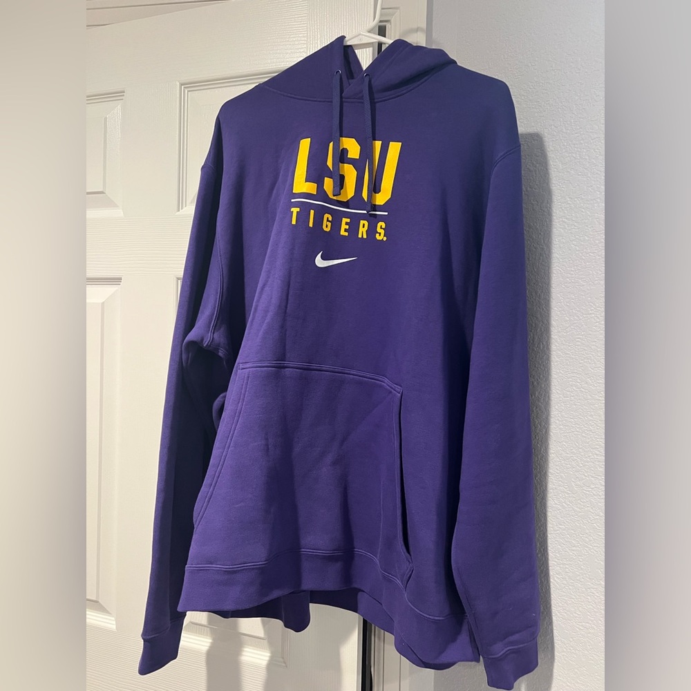 Nike Men’s XXL Purple LSU Tigers Hoodie washed once.